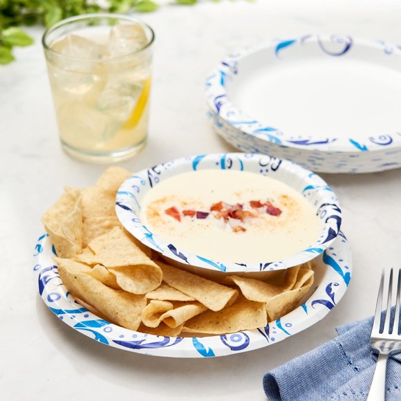 Great Value Everyday Strong, Soak Proof, Microwave Safe, Disposable Paper Plates - Picture 2 of 5